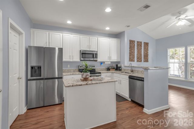 1802 Robinwood Village Drive, Gastonia, NC 28054