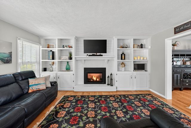 18101 Burton Drive, South Bend, IN 46637