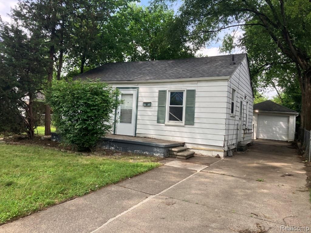 20485 ELKHART Street, Harper Woods, MI 48225