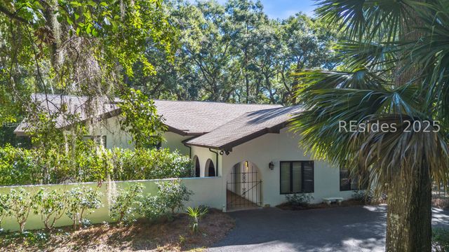 2 Orista Pl, Hilton Head Island, SC 29926