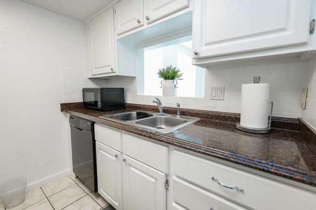 12633 Memorial Drive 14, Houston, TX 77024