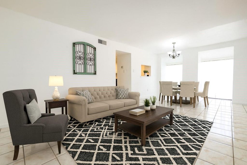 12633 Memorial Drive 14, Houston, TX 77024