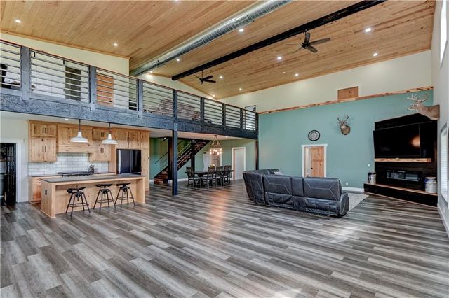 34705 E Mabry Road, Buckner, MO 64016