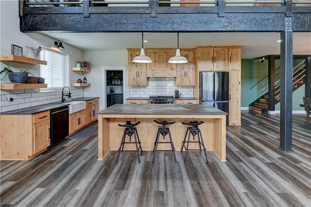 34705 E Mabry Road, Buckner, MO 64016