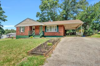 5141 Youngwood DR, Roanoke, VA 24017