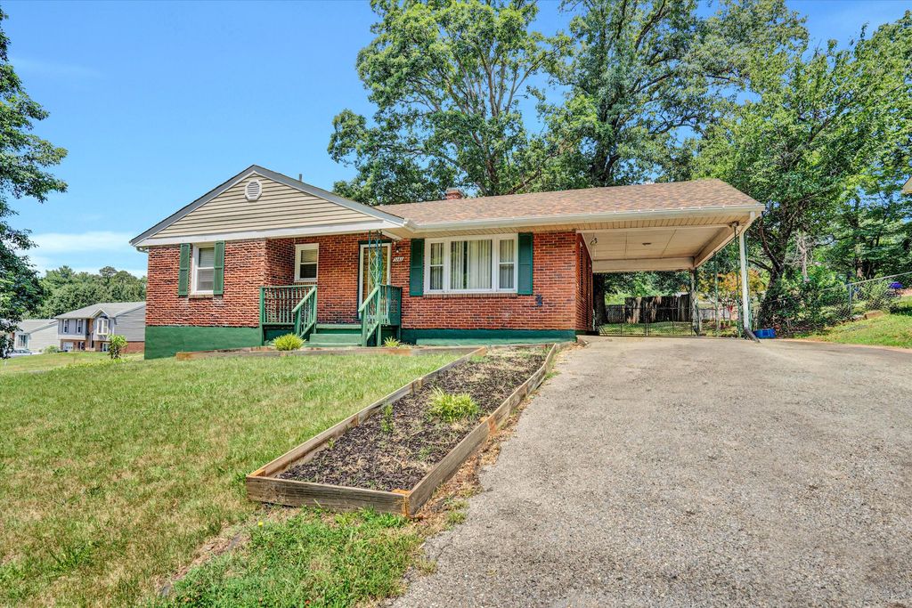 5141 Youngwood DR, Roanoke, VA 24017