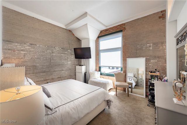 725 Johnson Court 413, Cleveland, OH 44113