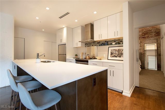 725 Johnson Court 413, Cleveland, OH 44113