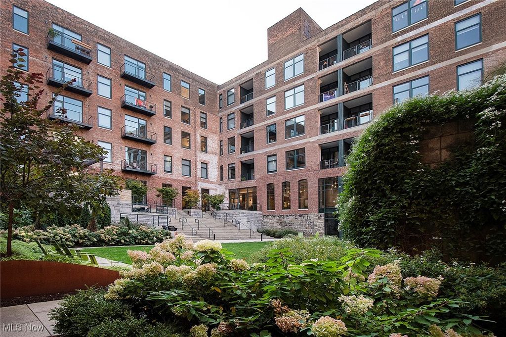 725 Johnson Court 413, Cleveland, OH 44113