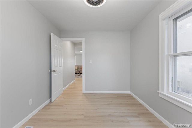 3733 LAKE FRONT Street, Waterford Charter Township, MI 48328