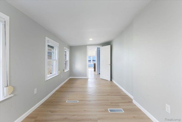 3733 LAKE FRONT Street, Waterford Charter Township, MI 48328