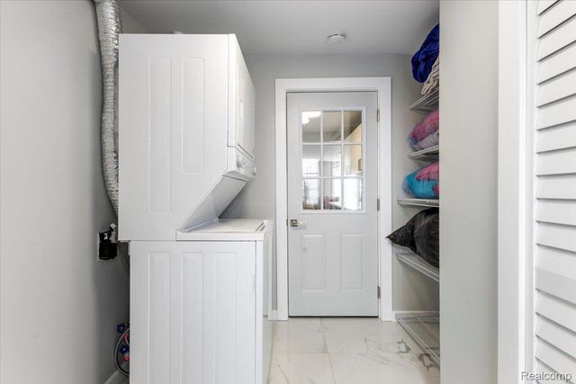 3733 LAKE FRONT Street, Waterford Charter Township, MI 48328