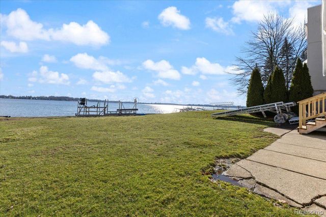 3733 LAKE FRONT Street, Waterford Charter Township, MI 48328