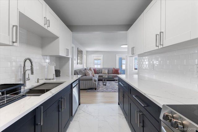 3733 LAKE FRONT Street, Waterford Charter Township, MI 48328