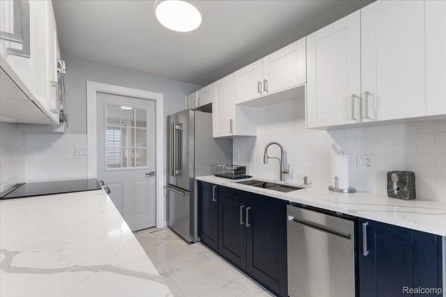 3733 LAKE FRONT Street, Waterford Charter Township, MI 48328