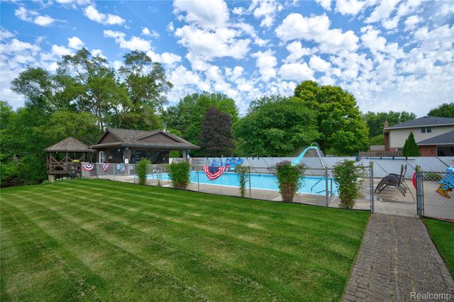 1360 Kra Nur Drive, Burton, MI 48509