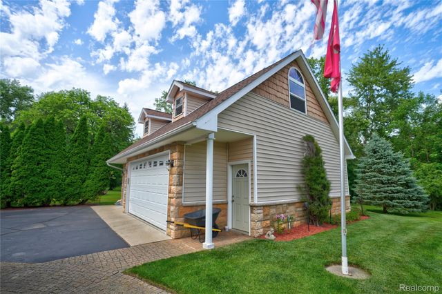 1360 Kra Nur Drive, Burton, MI 48509