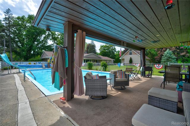 1360 Kra Nur Drive, Burton, MI 48509