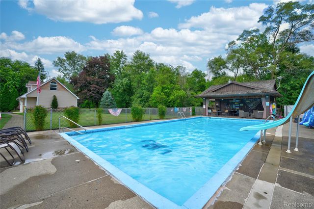 1360 Kra Nur Drive, Burton, MI 48509