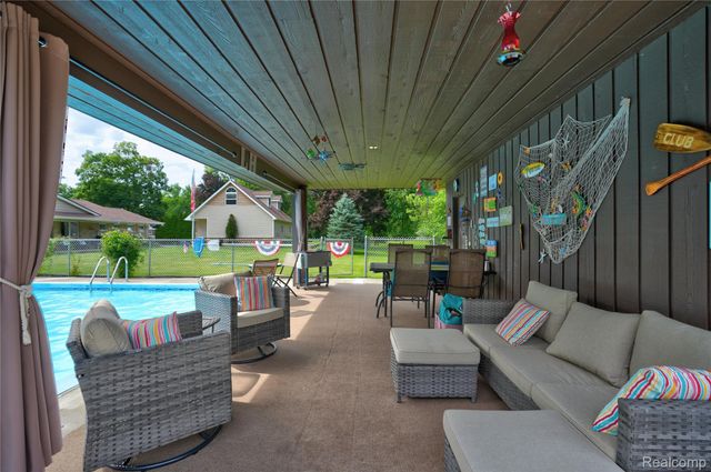 1360 Kra Nur Drive, Burton, MI 48509