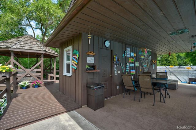 1360 Kra Nur Drive, Burton, MI 48509