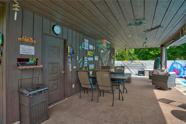 1360 Kra Nur Drive, Burton, MI 48509