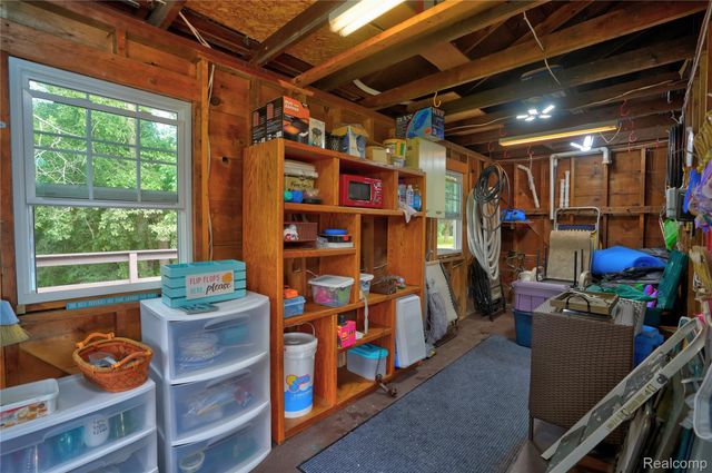 1360 Kra Nur Drive, Burton, MI 48509