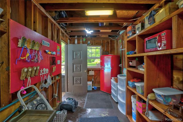 1360 Kra Nur Drive, Burton, MI 48509