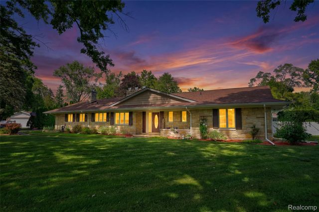 1360 Kra Nur Drive, Burton, MI 48509