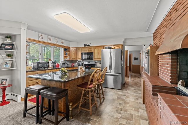 1360 Kra Nur Drive, Burton, MI 48509