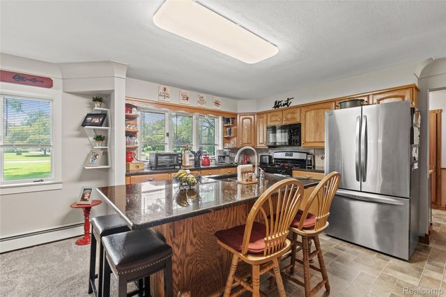 1360 Kra Nur Drive, Burton, MI 48509