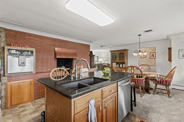 1360 Kra Nur Drive, Burton, MI 48509