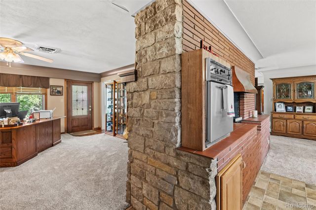 1360 Kra Nur Drive, Burton, MI 48509