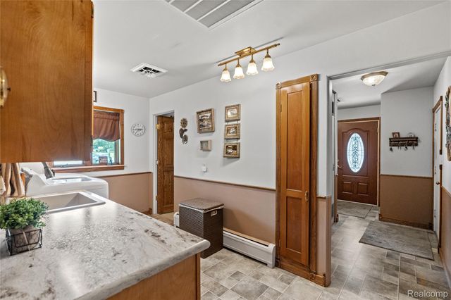 1360 Kra Nur Drive, Burton, MI 48509