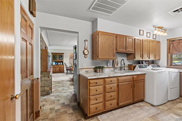 1360 Kra Nur Drive, Burton, MI 48509