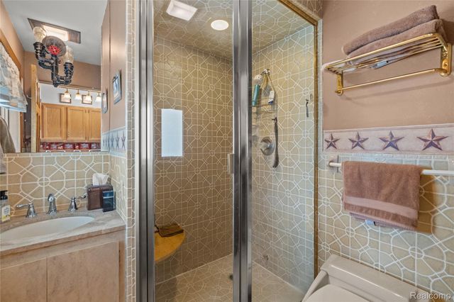 1360 Kra Nur Drive, Burton, MI 48509