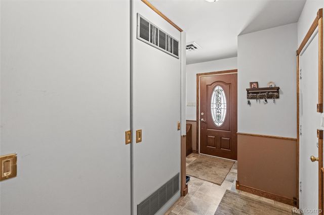 1360 Kra Nur Drive, Burton, MI 48509