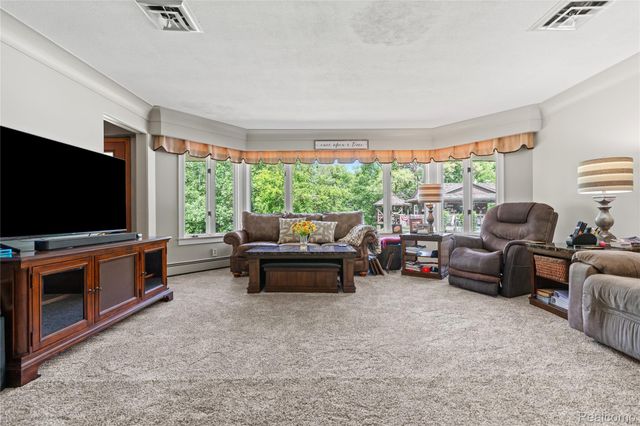1360 Kra Nur Drive, Burton, MI 48509