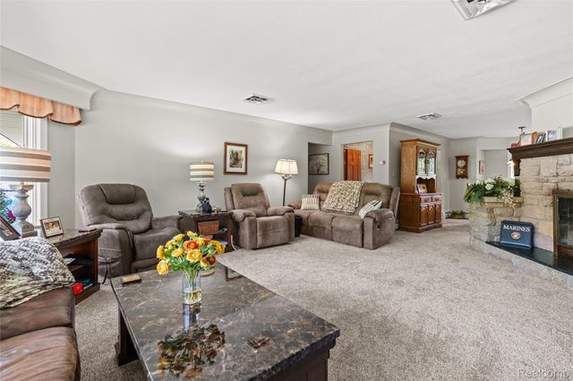 1360 Kra Nur Drive, Burton, MI 48509