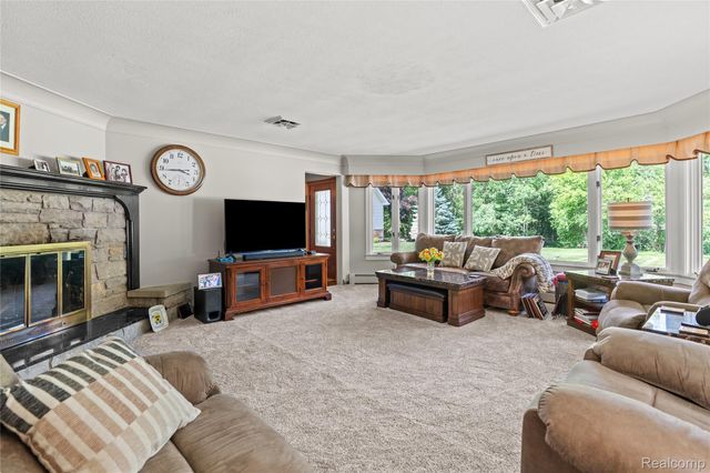 1360 Kra Nur Drive, Burton, MI 48509
