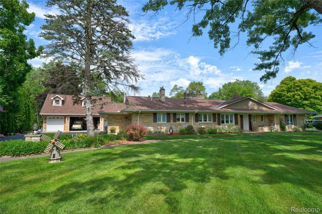 1360 Kra Nur Drive, Burton, MI 48509