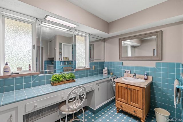 1360 Kra Nur Drive, Burton, MI 48509