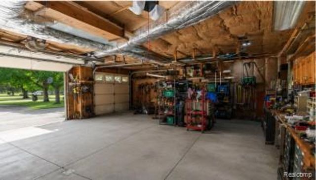 1360 Kra Nur Drive, Burton, MI 48509