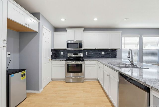 2710 Middleground, San Antonio, TX 78245