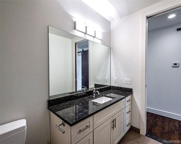 922 N Main Street 212, Royal Oak, MI 48067
