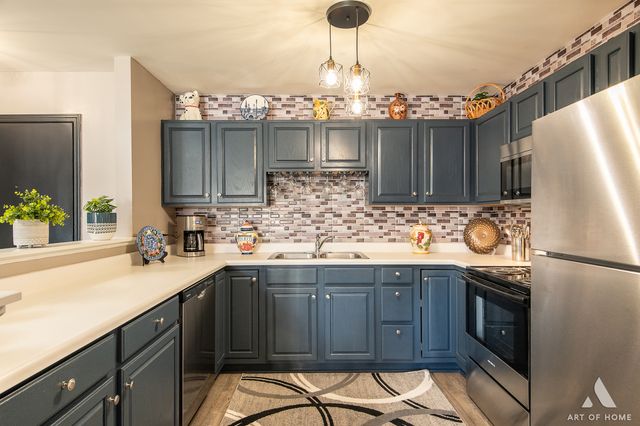 801 N McLean Boulevard 324, Elgin, IL 60123