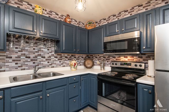 801 N McLean Boulevard 324, Elgin, IL 60123