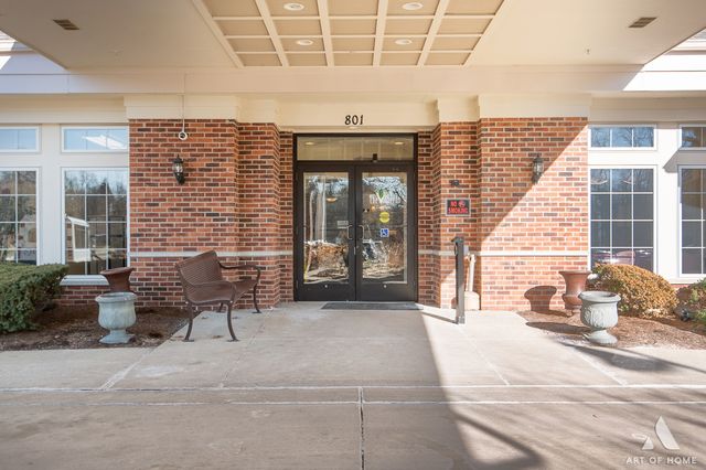 801 N McLean Boulevard 324, Elgin, IL 60123