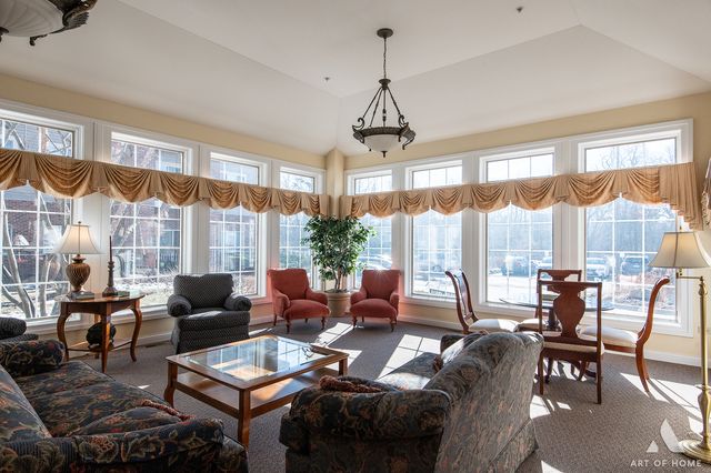 801 N McLean Boulevard 324, Elgin, IL 60123