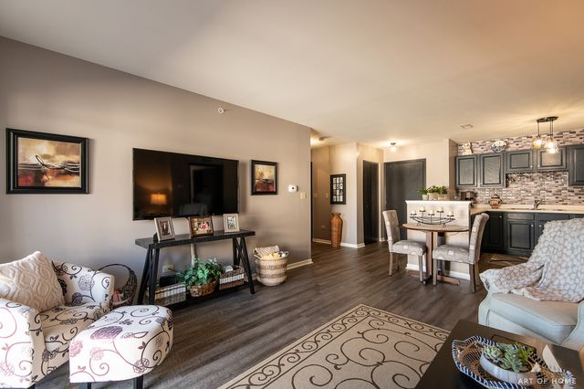 801 N McLean Boulevard 324, Elgin, IL 60123